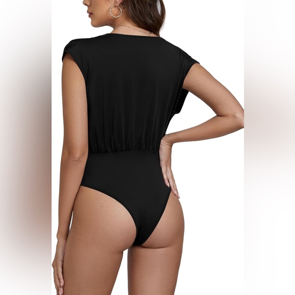 LYANER Deep V Neck Ruched Bodysuit (Small) - Picture 11 of 14